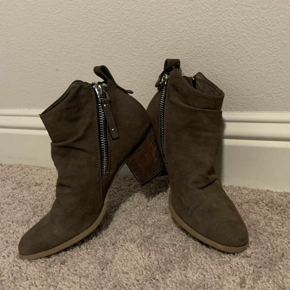 Women’s booties size 9